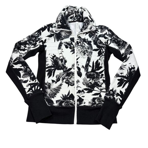 lululemon athletica Jackets & Blazers - NWOT lululemon womens Calm & Cozy Jacket brisk bloom pattern. Size 4. athleisure